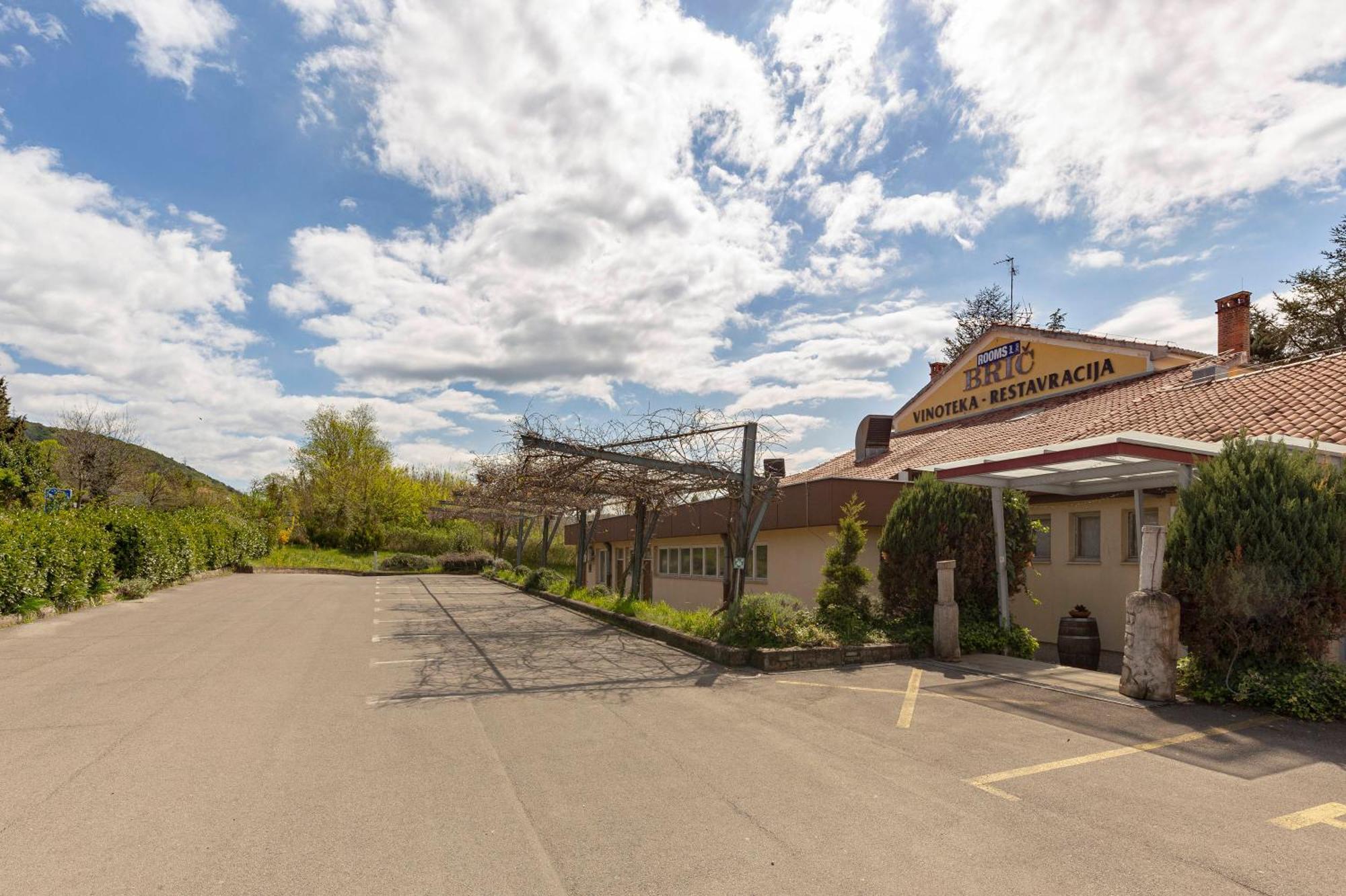 Restaurant Bric Dekani Экстерьер фото