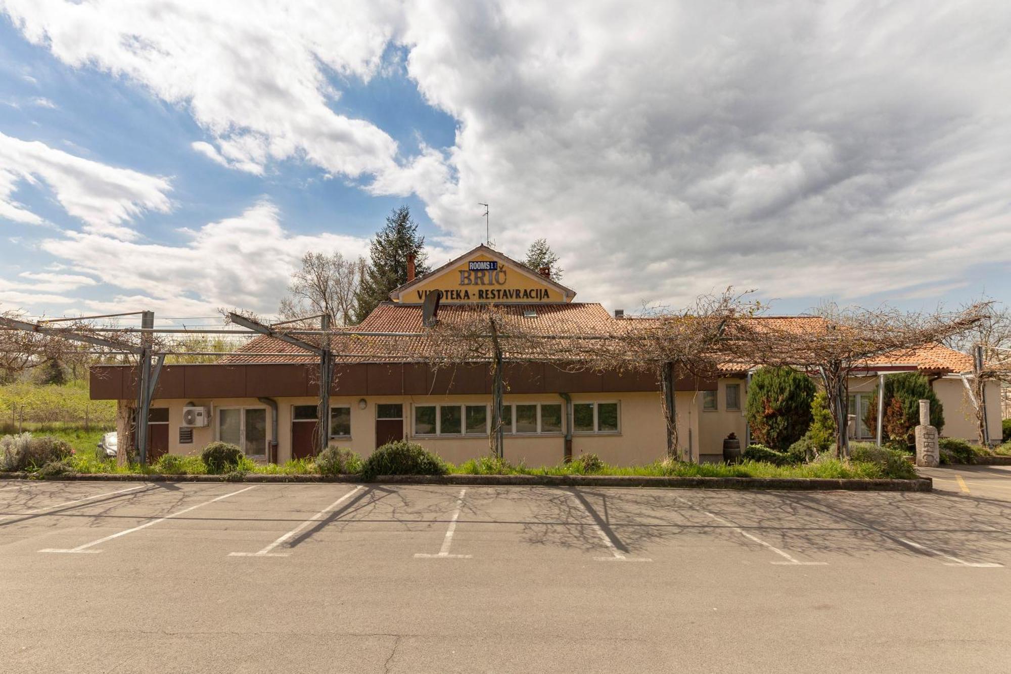Restaurant Bric Dekani Экстерьер фото