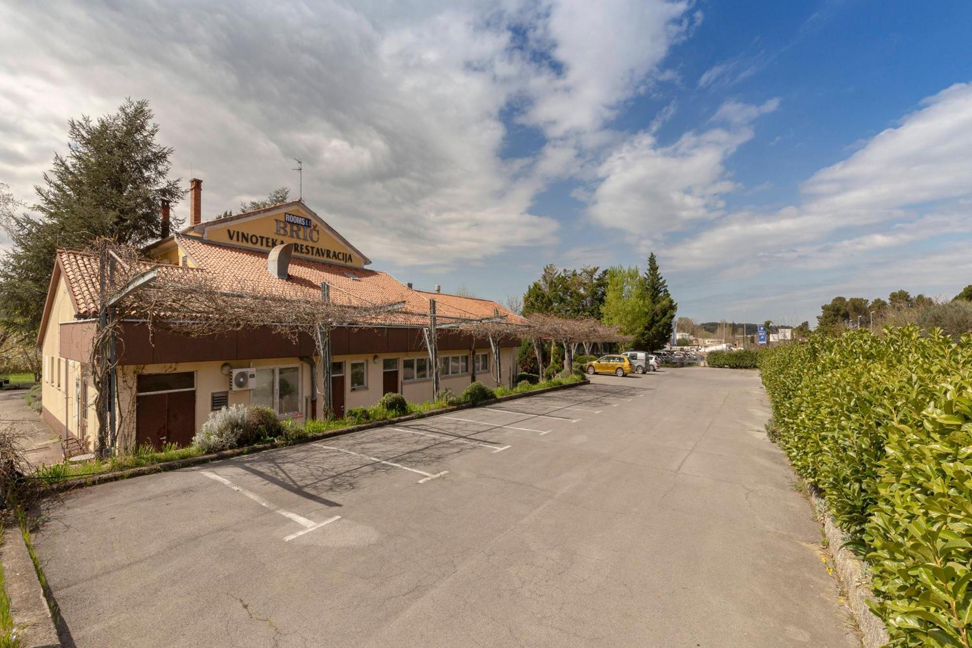 Restaurant Bric Dekani Экстерьер фото