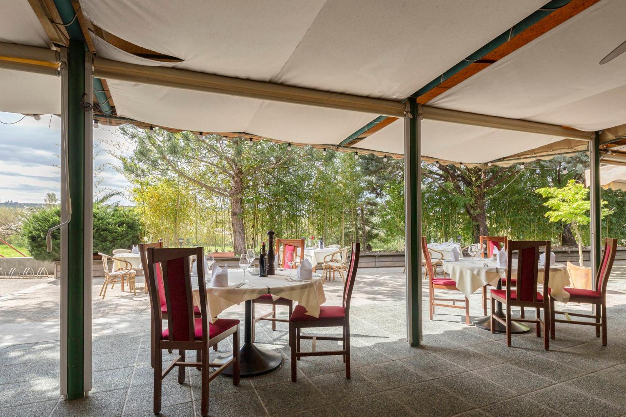 Restaurant Bric Dekani Экстерьер фото