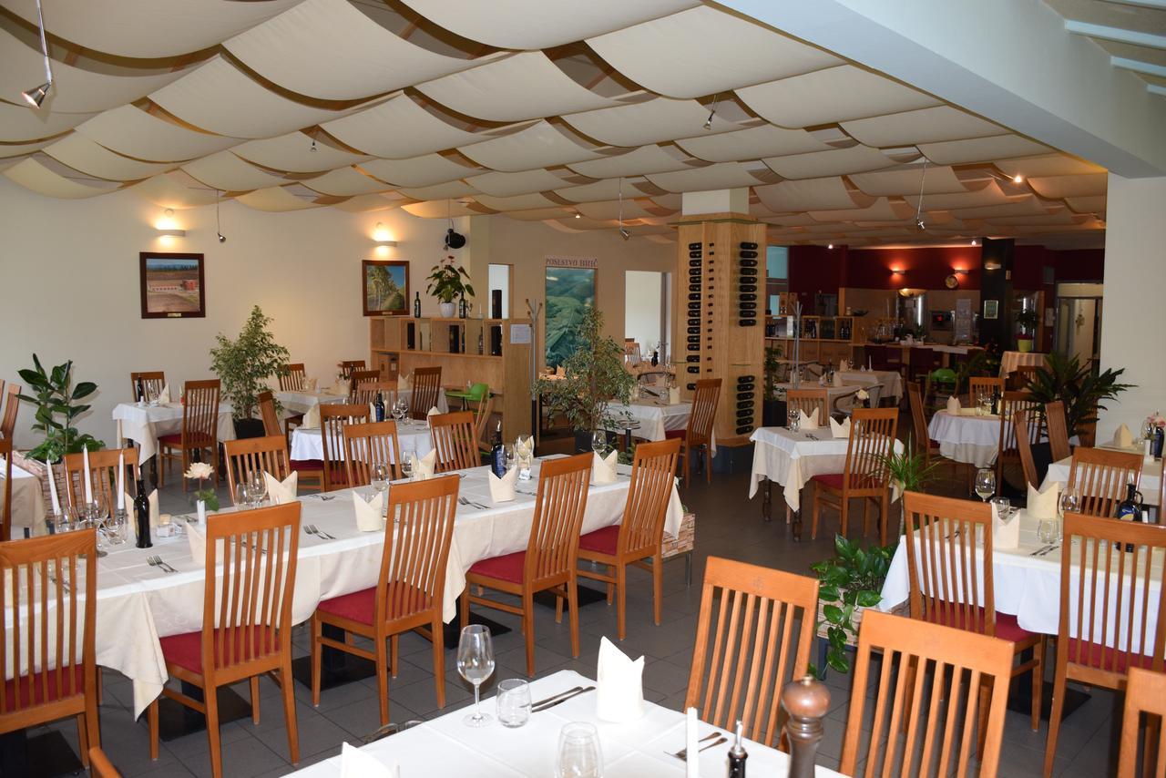 Restaurant Bric Dekani Экстерьер фото